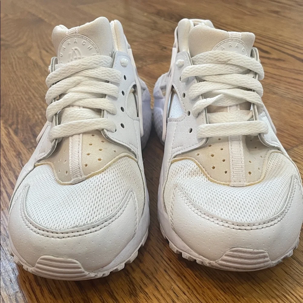 Nike Huarache Triple White Sneakers/Shoes. Size 3.5Y. Excellent Condition.